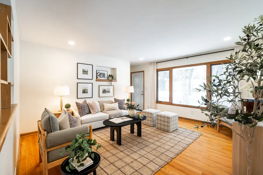 3401 W Wanda Ave, Milwaukee, WI 53221 - #3