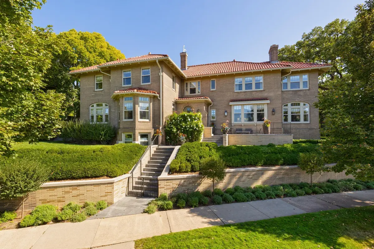 2119 E Lake Of The Isles Parkway, Minneapolis, MN 55405 - #1