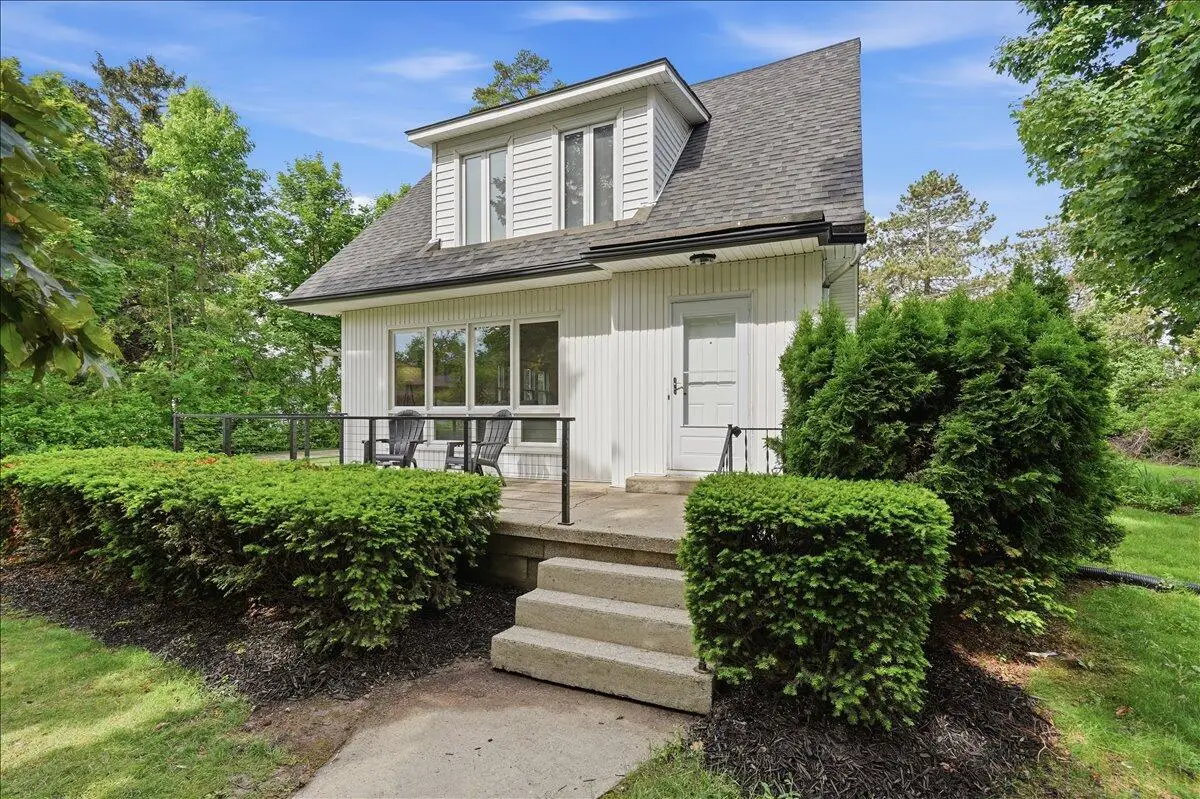 7531 N Lake Dr, Fox Point, WI 53217 - #1
