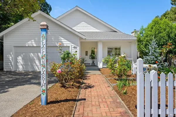 450 Florence Avenue, Sebastopol, CA 95472