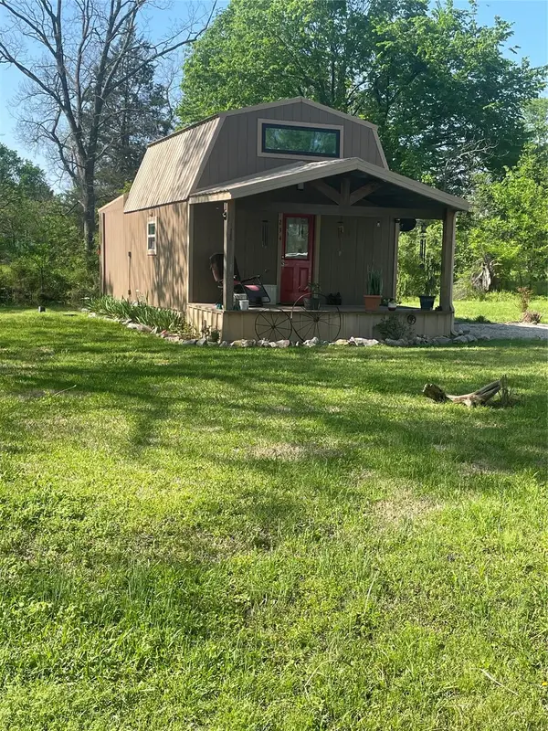 234 County Road 16420, Deport, TX 75435