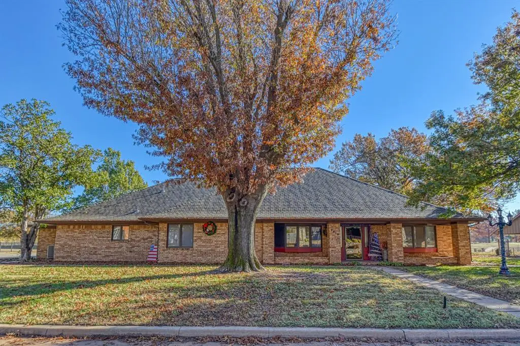 2819 Country Club Drive, Chickasha, OK 73018 - Image #1
