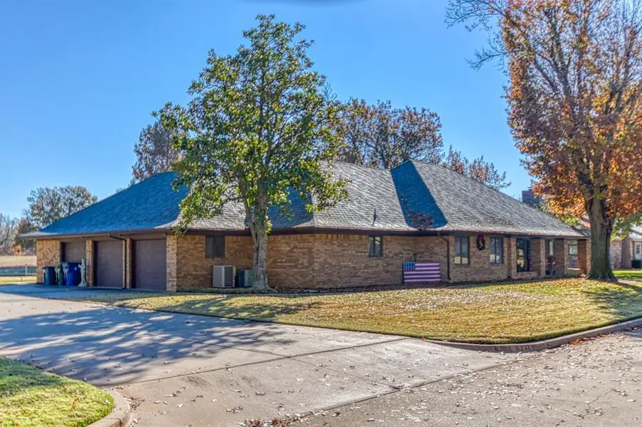 2819 Country Club Drive, Chickasha, OK 73018 - Image #3