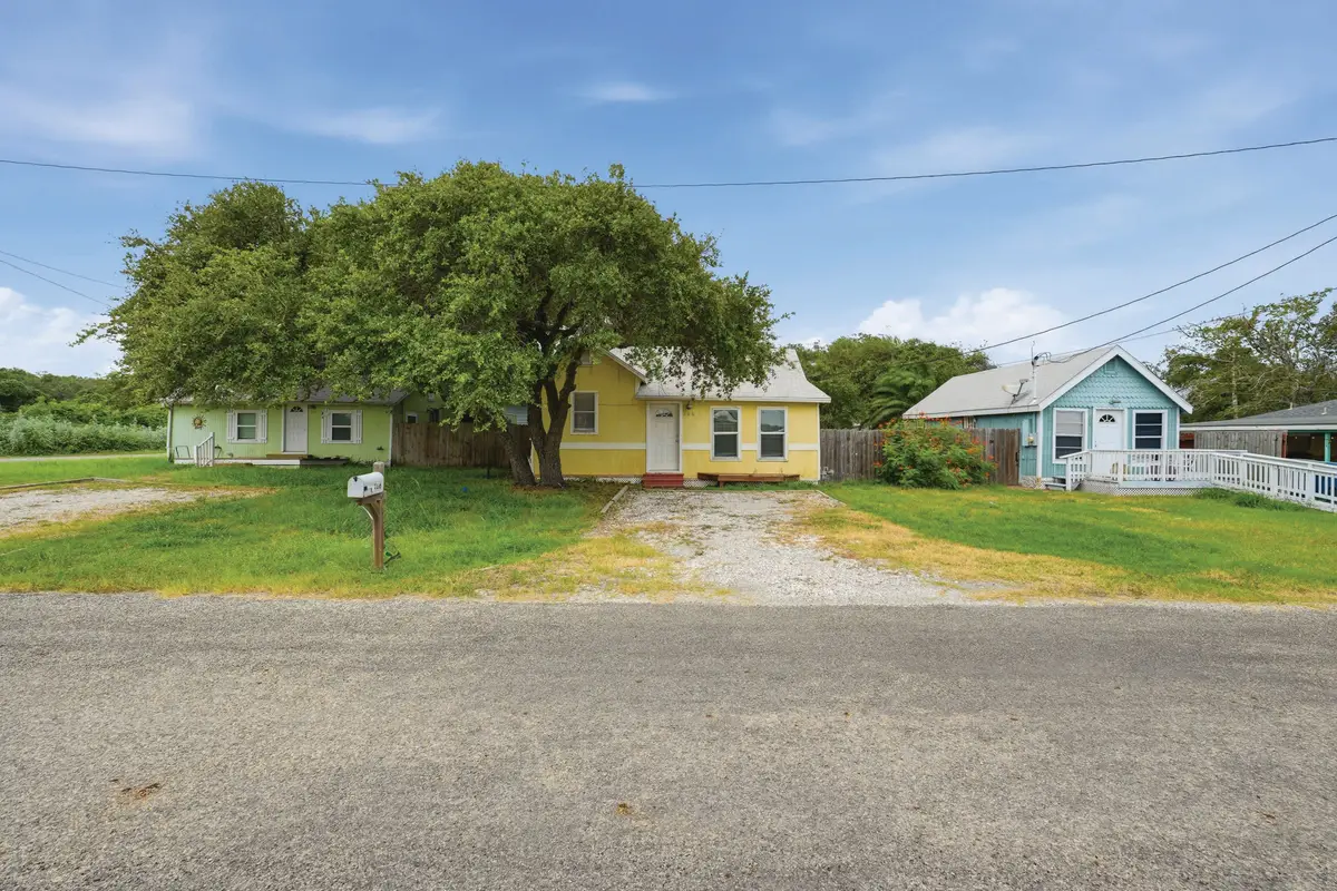 402 E Nopal Street, Rockport, TX 78382 - #1