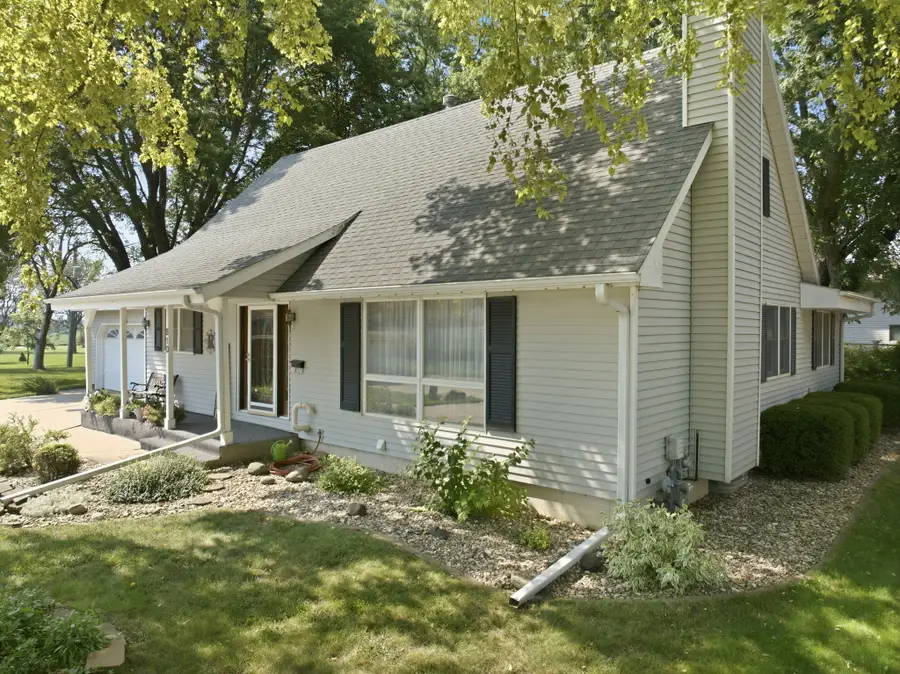 610 S Monroe Court, Mason City, IA 50401 - #2