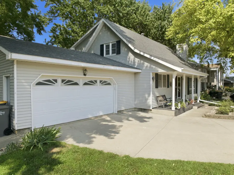 610 S Monroe Court, Mason City, IA 50401 - #3