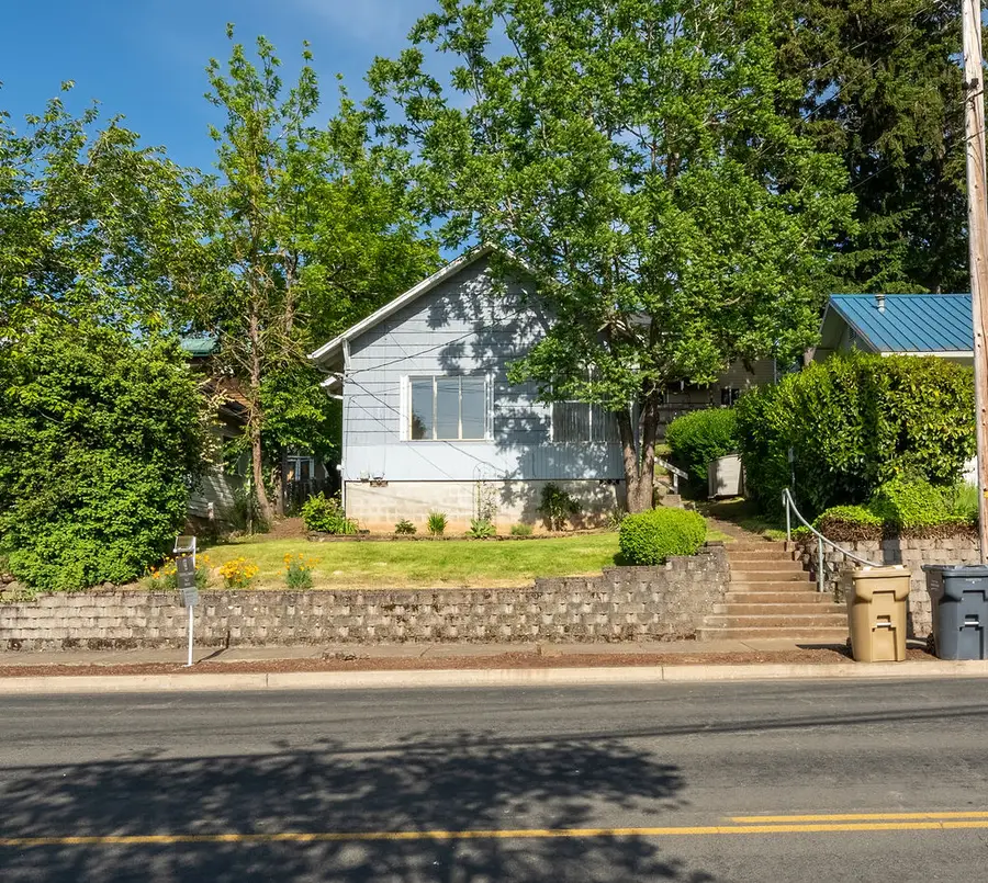 724 N Main St, Brownsville, OR 97327 - #2
