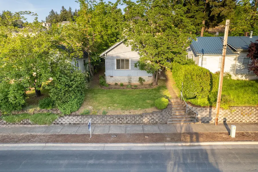 724 N Main St, Brownsville, OR 97327 - #3