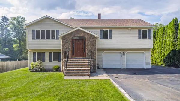 36 Bellows Lane, Montville Township, NJ 07082