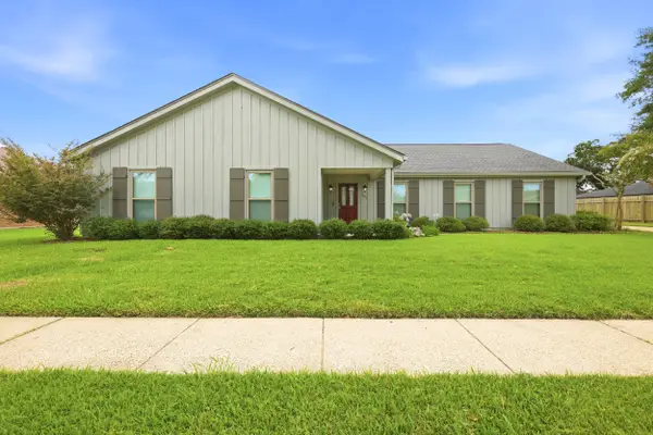 502 Summerfield Dr, Houma, LA 70360