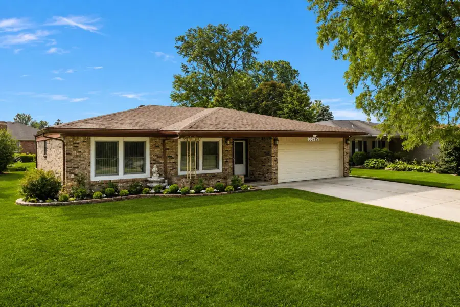 35715 Maureen Drive, Sterling Heights, MI 48310 - #2