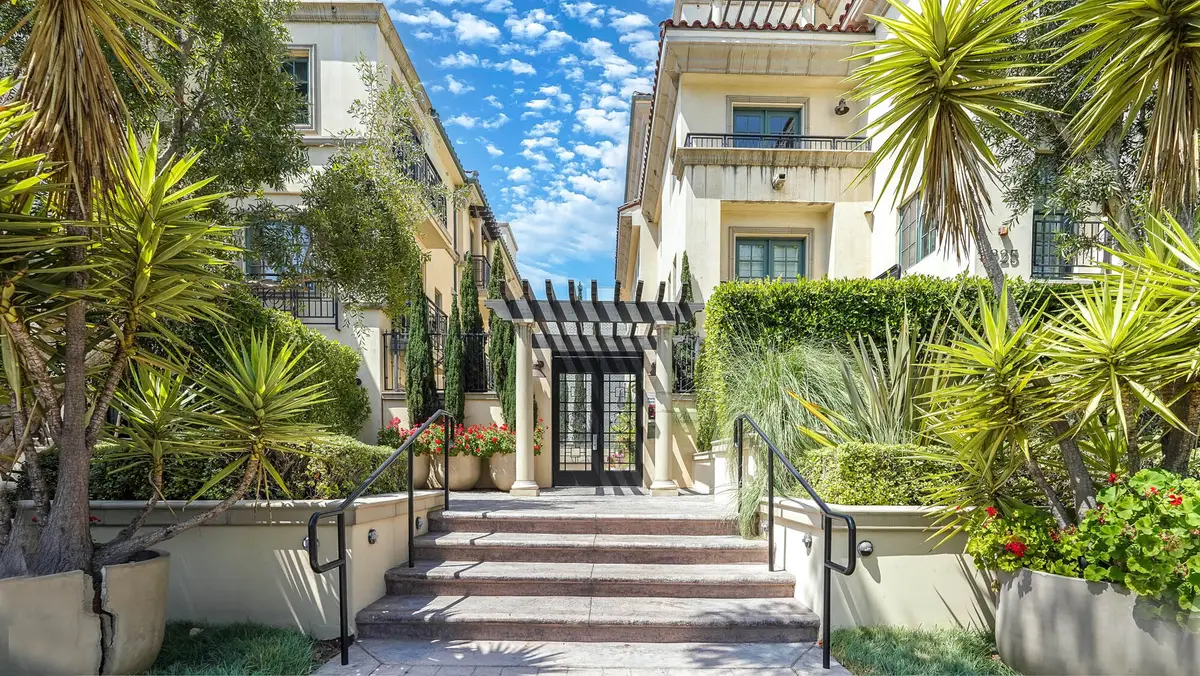 225 S Hamilton Drive #102, Beverly Hills, CA 90211 - Image #1