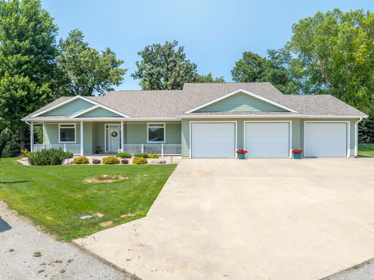 206 Brickyard Ct, Sheffield, IA 50475 - #1