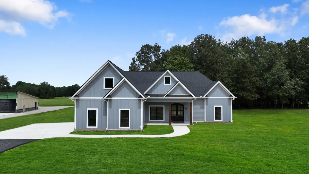 887 Ovoca Lake Rd, Tullahoma, TN 37388 - Image #1