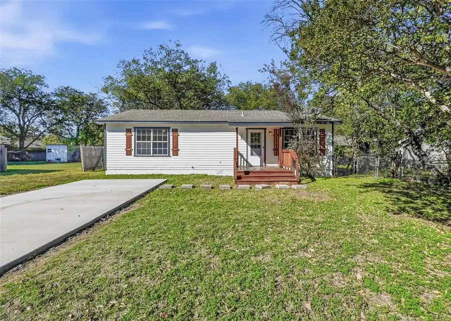 704 Graham Street, Cleburne, TX 76033 - Image #2