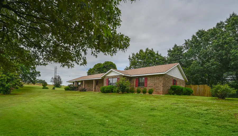 106 Ashton Place, De Queen, AR 71832 - #2