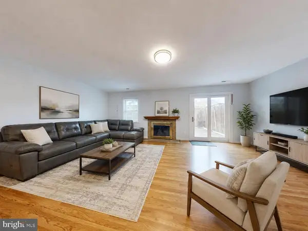 7302 Rolling Oak Lane, Springfield, VA 22153
