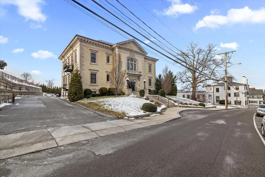 7 Russell Street #303, Plymouth, MA 02360 - #2