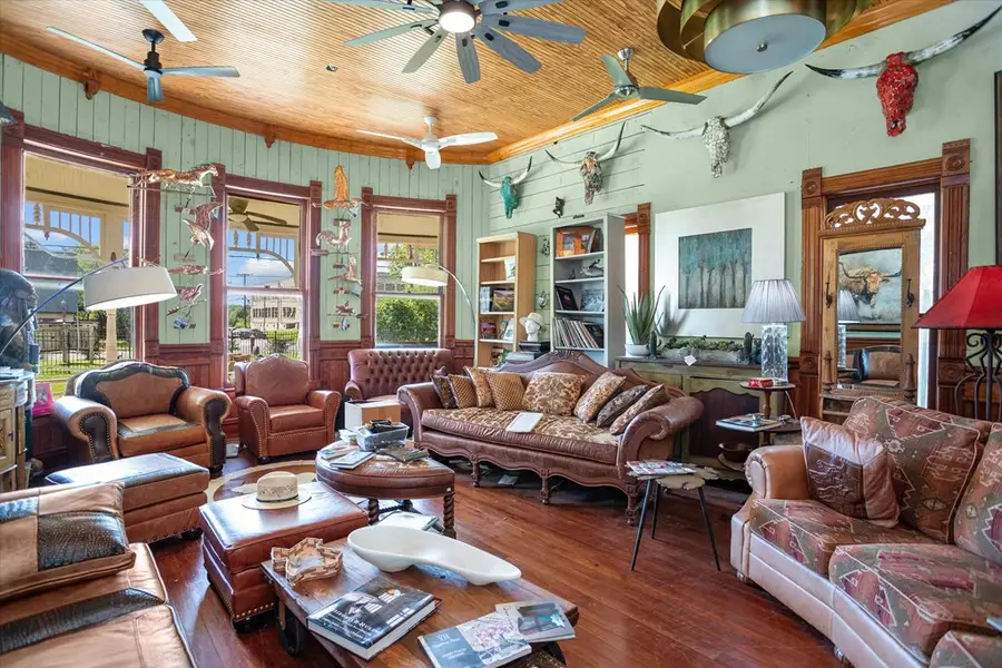 310 N Mound Street, Nacogdoches, TX 75961 - Image #3