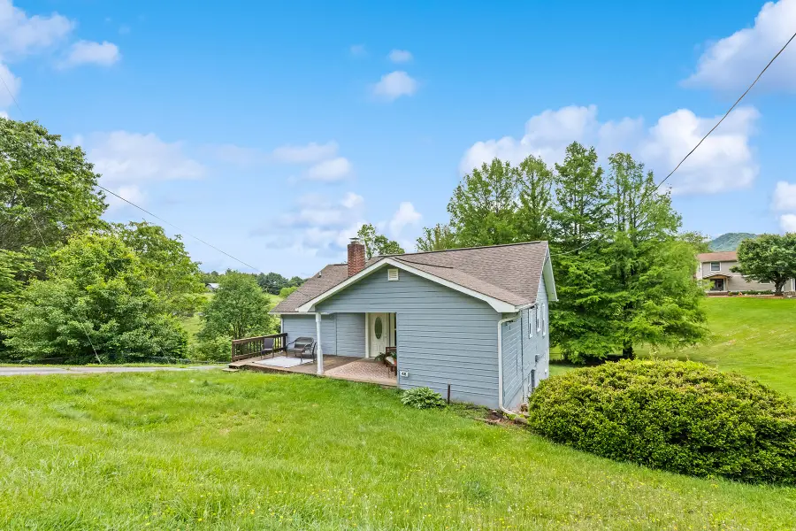 48 Medford Avenue, Waynesville, NC 28786 - Image #2