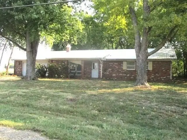 521 N West Avenue, Mason City, IL 62664 - #1