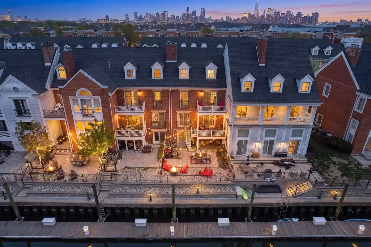 26 Half Moon Isle, Jersey City, NJ 07305 - #1