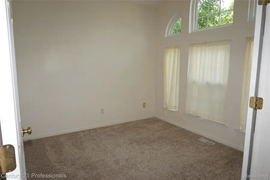 23244 Potomac Circle, Farmington, MI 48335 - #3