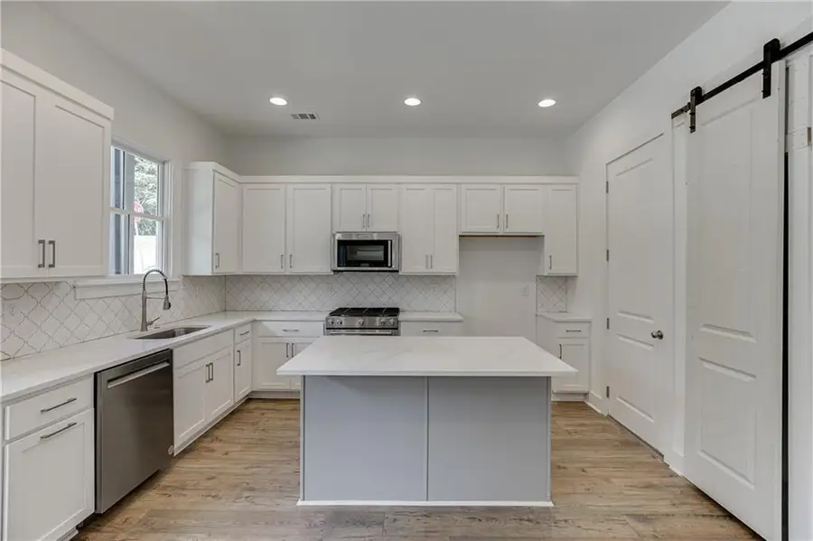 5611 Pine Street, Flowery Branch, GA 30542 - #3