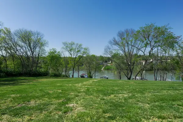 128 Lakeview Dr, Hendersonville, TN 37075