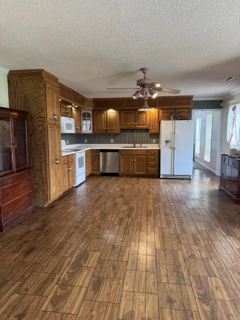 6527 2nd St, Muscle Shoals, AL 35661 - #2