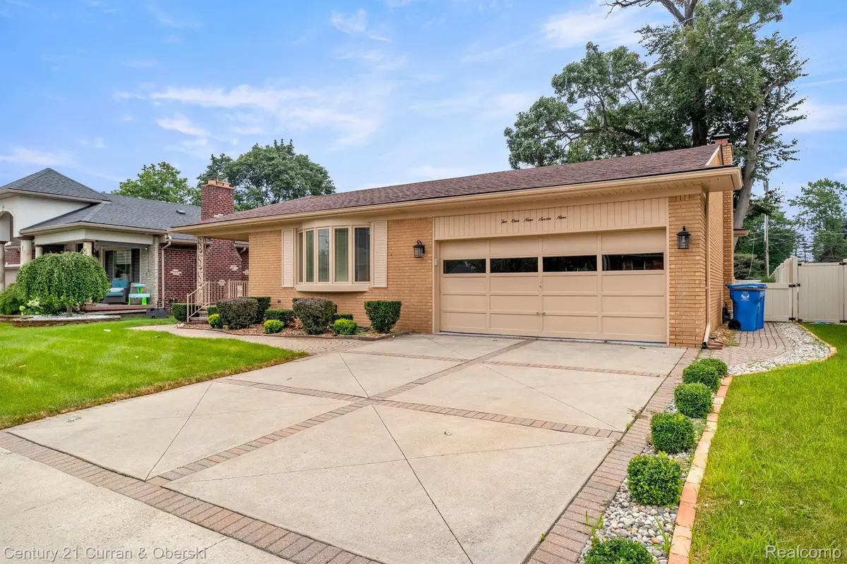 21979 Hickorywood Drive, Dearborn Heights, MI 48127 - Image #1