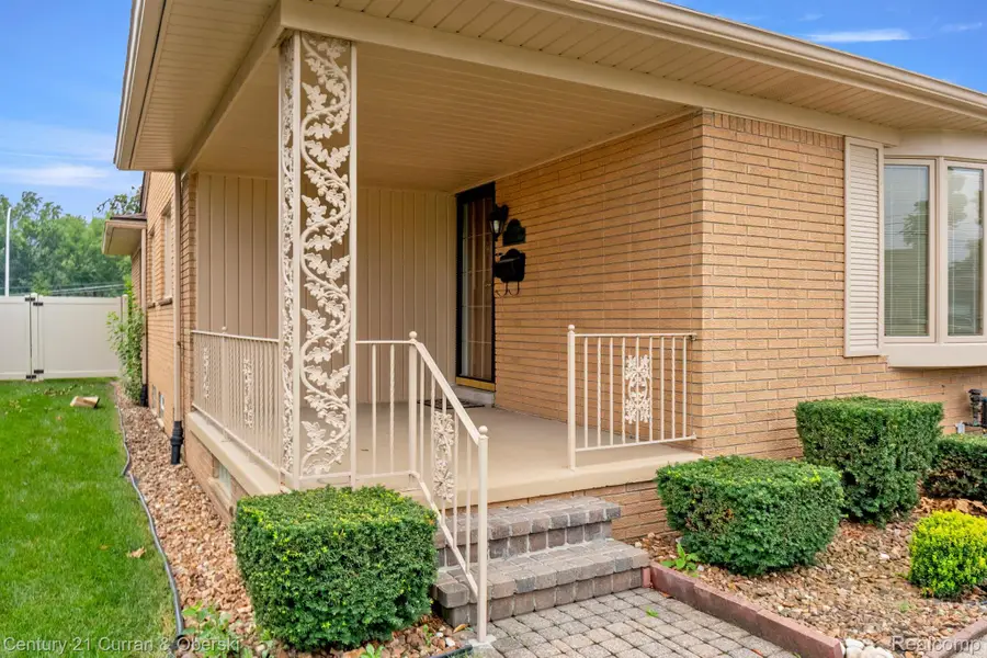 21979 Hickorywood Drive, Dearborn Heights, MI 48127 - Image #2