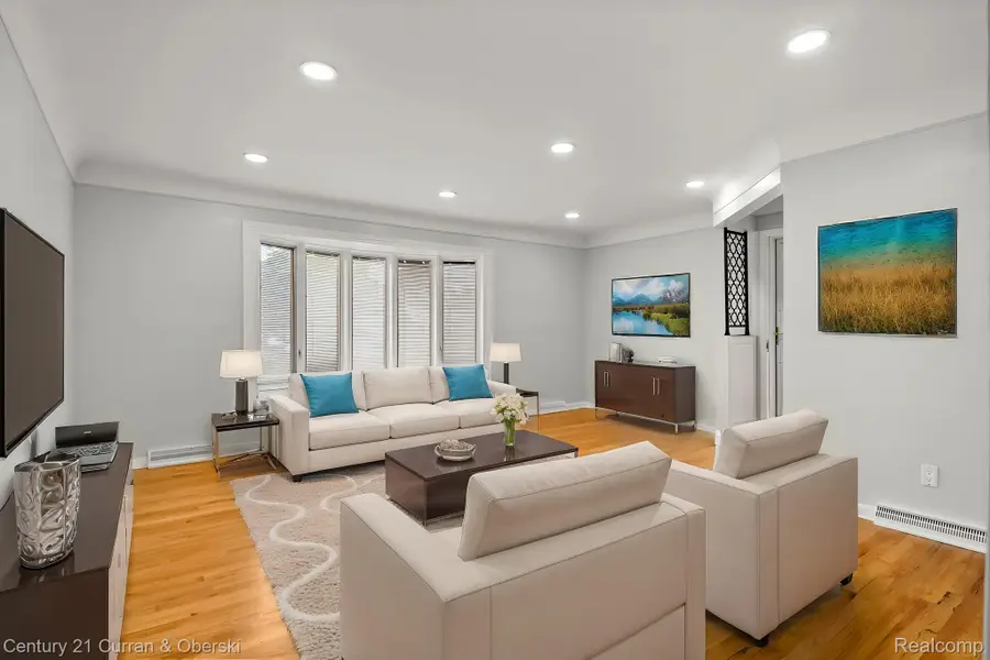 21979 Hickorywood Drive, Dearborn Heights, MI 48127 - Image #3