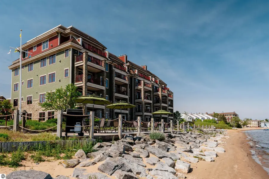 2035 N Us-31 N #2400, Traverse City, MI 49686 - #2