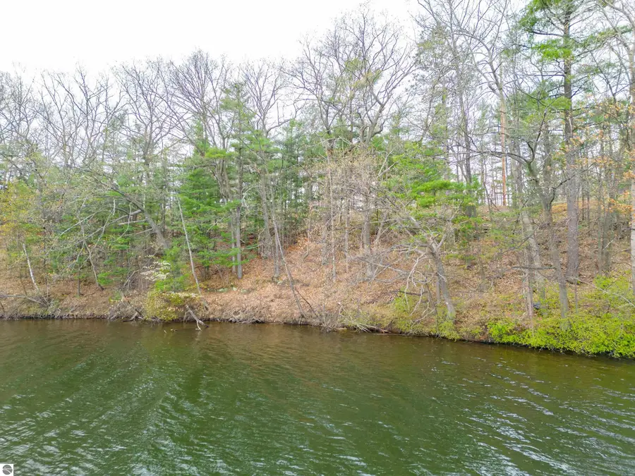 1597 Edgewater RDG, Garfield, MI 49684 - Image #3