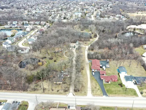 18238 W Gages Lake Road, Grayslake, IL 60030