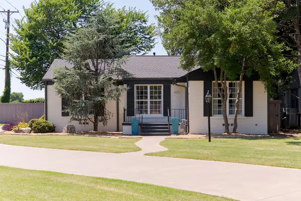 2017 Huntington Avenue, Nichols Hills, OK 73116