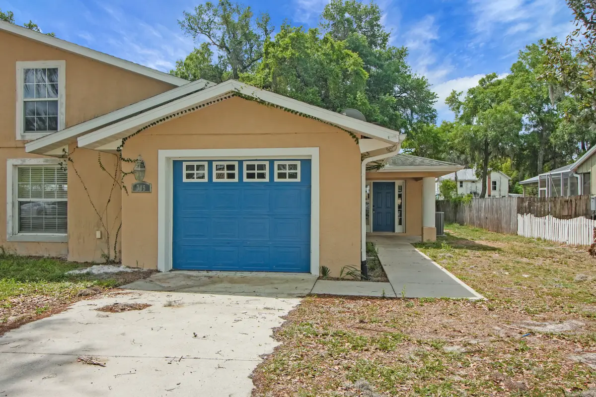 305 W Fountain Street, Fruitland Park, FL 34731 - #1