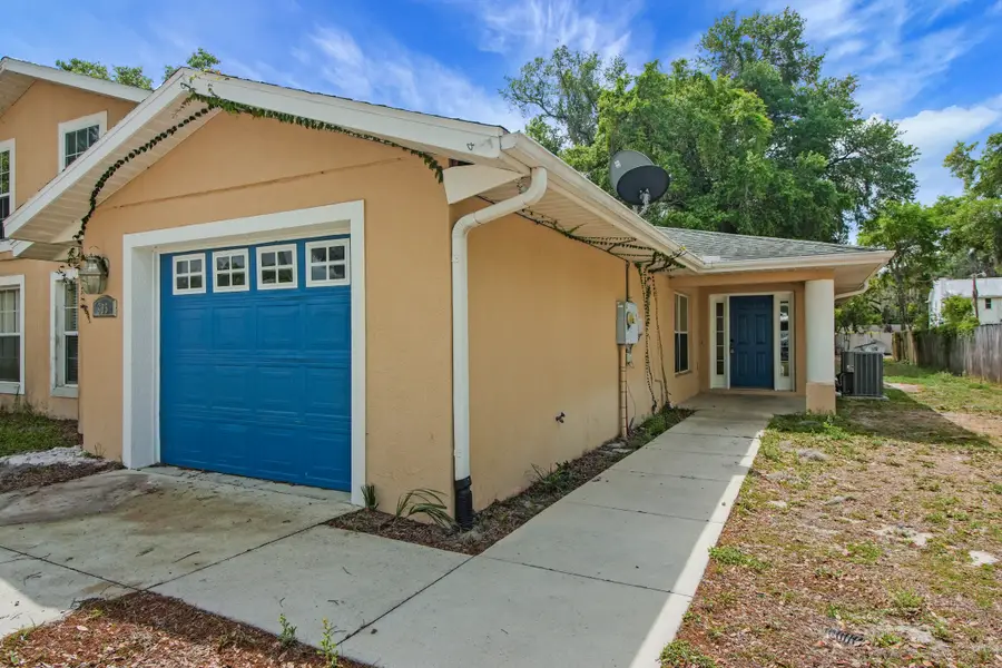 305 W Fountain Street, Fruitland Park, FL 34731 - #3