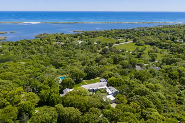 8 Snail Road, Chilmark, MA 02535