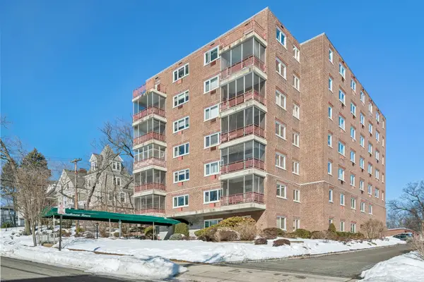 11 Euclid Ave #4D, Summit City, NJ 07901