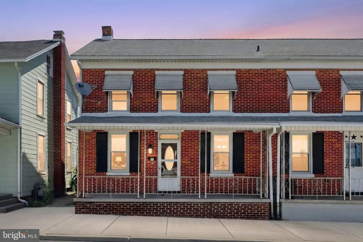 19 S Water St, Spring Grove, PA 17362 - #1