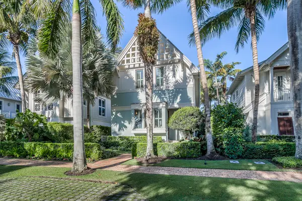 32 6th Street S, Naples, FL 34102