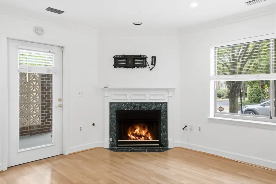 1050 N Stuart St #122, Arlington, VA 22201 - #3