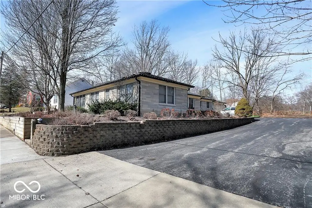 760 W Pine Street, Zionsville, IN 46077 - #1