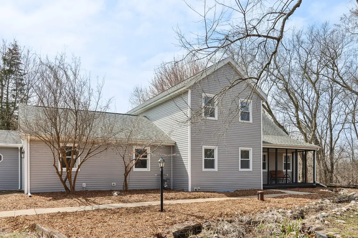 N87W36989 Mapleton Rd, Oconomowoc, WI 53066 - #1