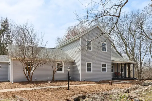 N87W36989 Mapleton Rd, Oconomowoc, WI 53066