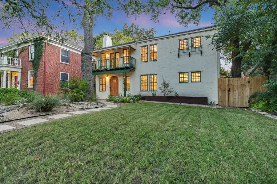 113 W 32nd St, Austin, TX 78705 - Image #2