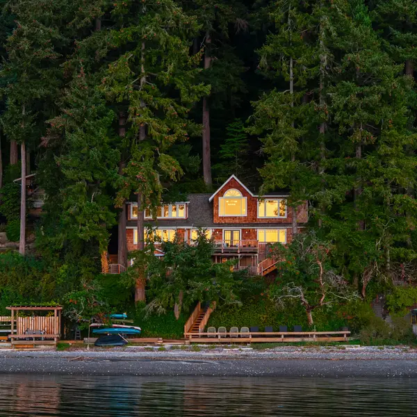 8405 Hansen Road Ne, Bainbridge Island, WA 98110