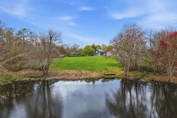 29 Bartlett Rd, Plymouth, MA 02360